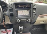 Mitsubishi Pajero 11