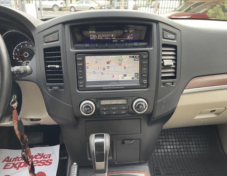 Mitsubishi Pajero 11