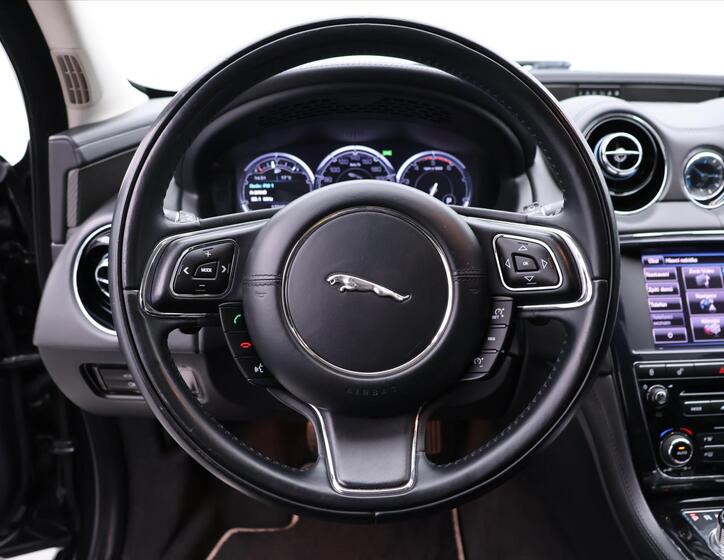 Jaguar XJ 23