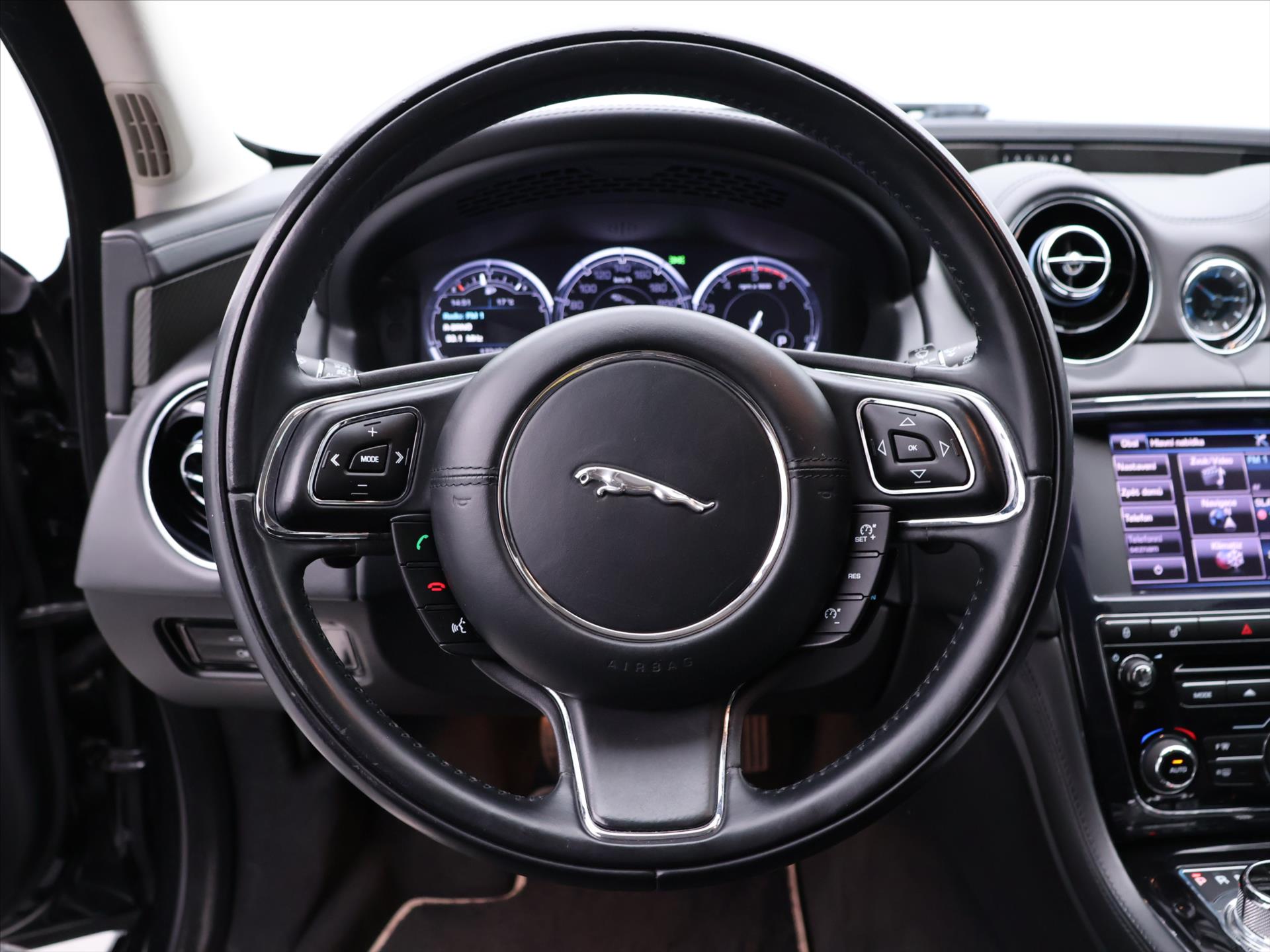 Jaguar XJ