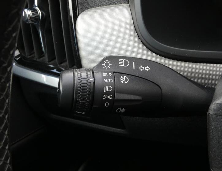 Volvo V90 10