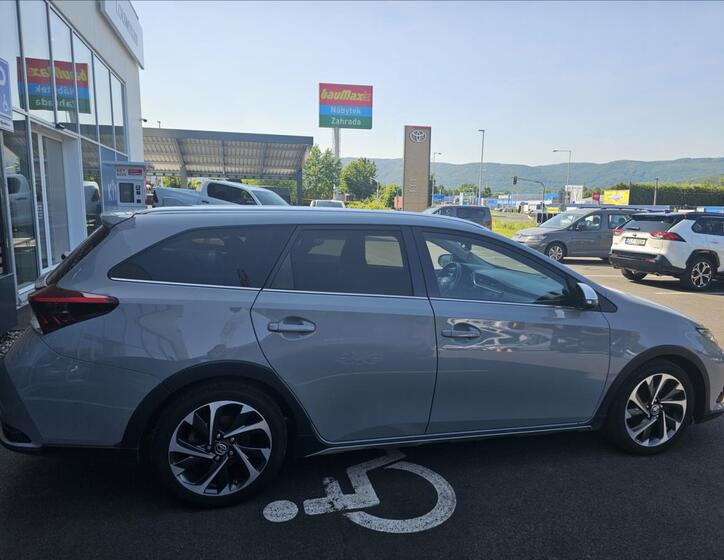 Toyota Auris 18