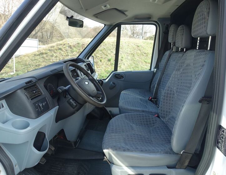 Ford Transit 9
