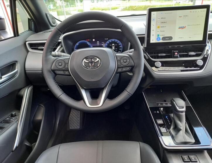 Toyota Corolla Cross 12