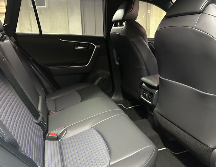 Toyota RAV4 12
