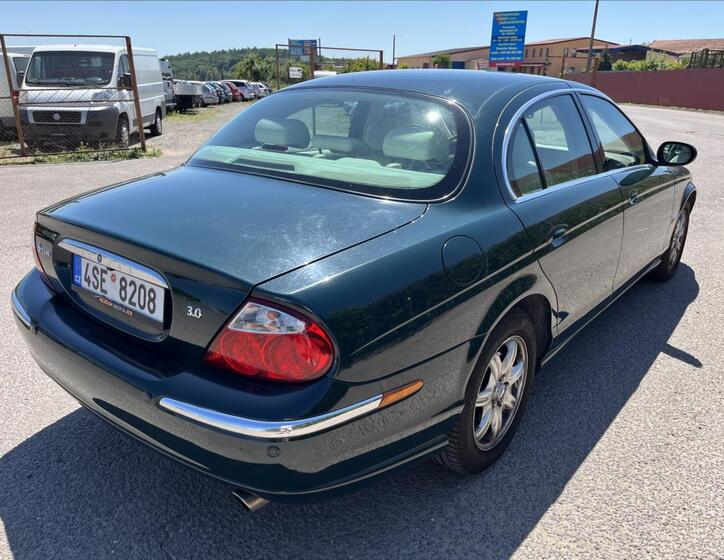 Jaguar S-Type 6