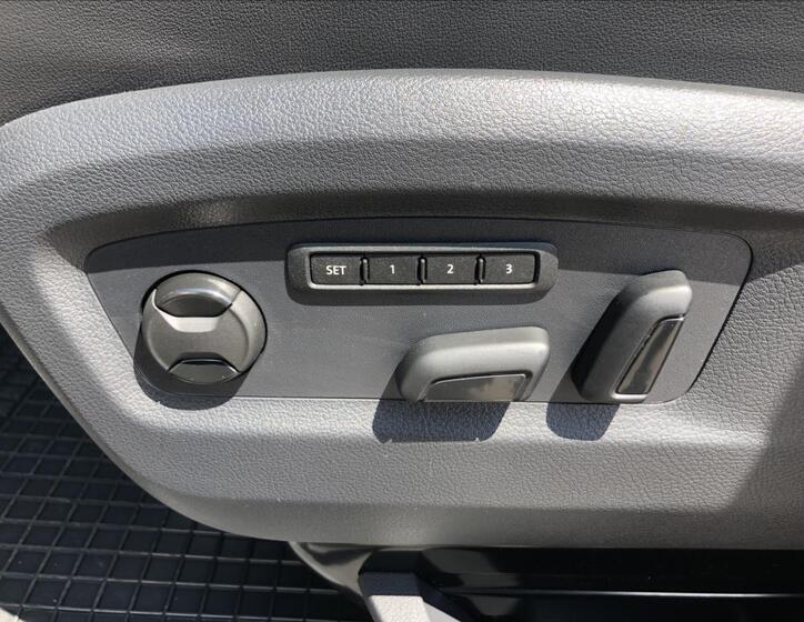 Volkswagen Multivan 18