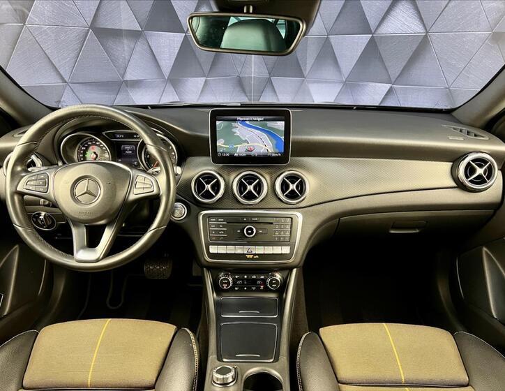 Mercedes-Benz GLA 10