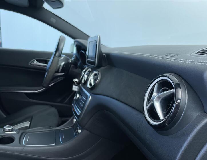 Mercedes-Benz GLA 17