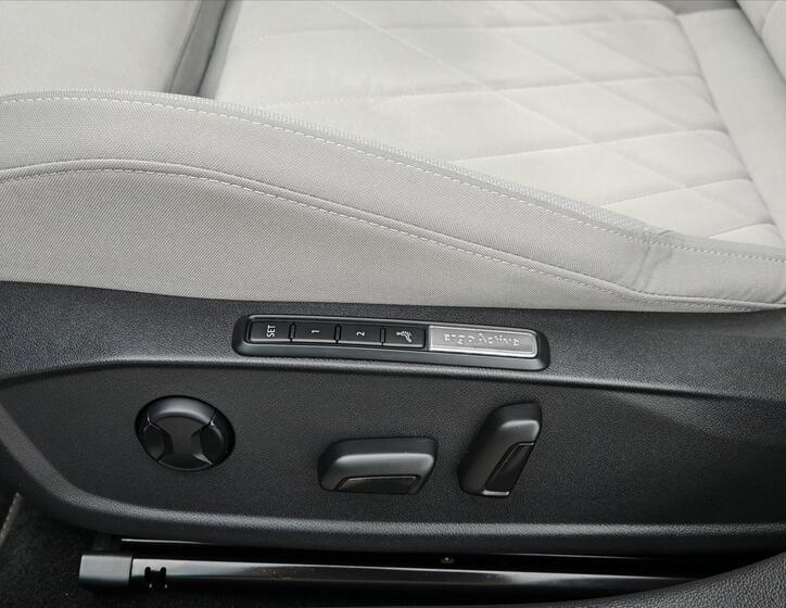 Volkswagen Golf 18