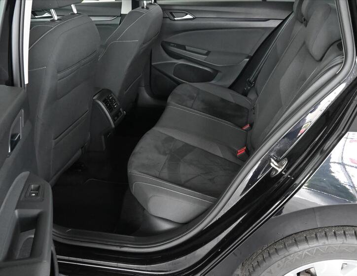 Volkswagen Golf 10