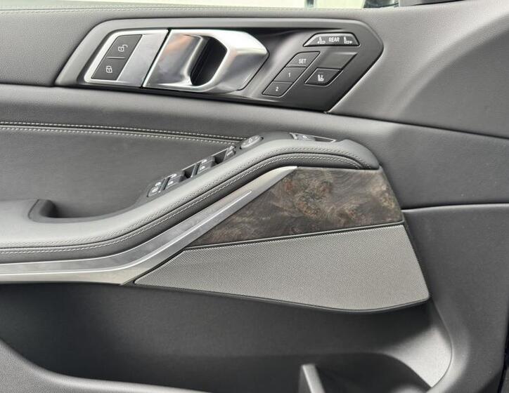 BMW X7 15