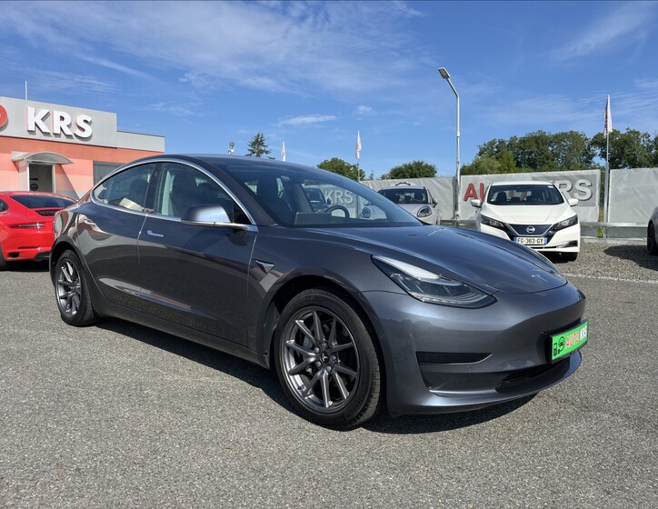 Tesla Model 3 16