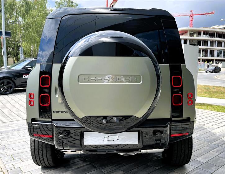 Land Rover Defender 5