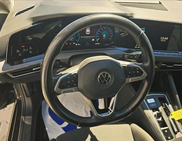 Volkswagen Golf 11