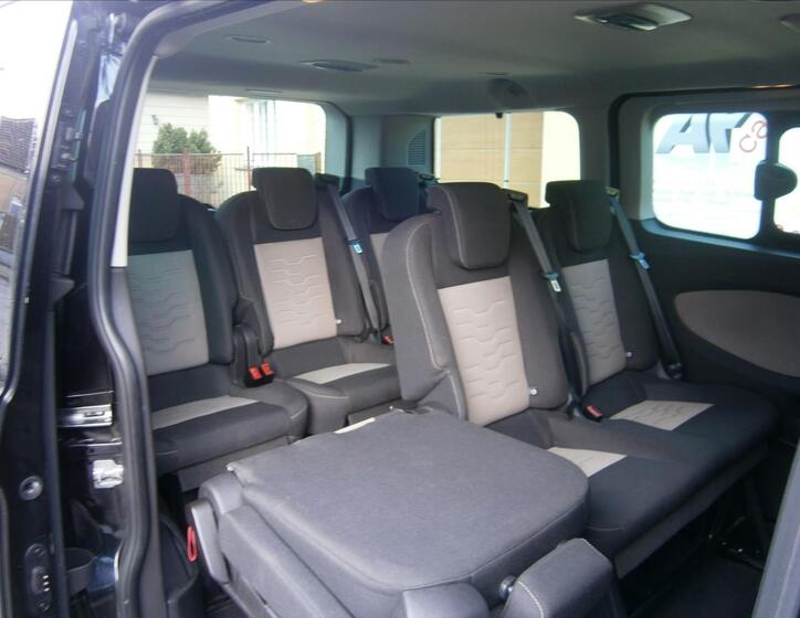 Ford Tourneo Custom 13
