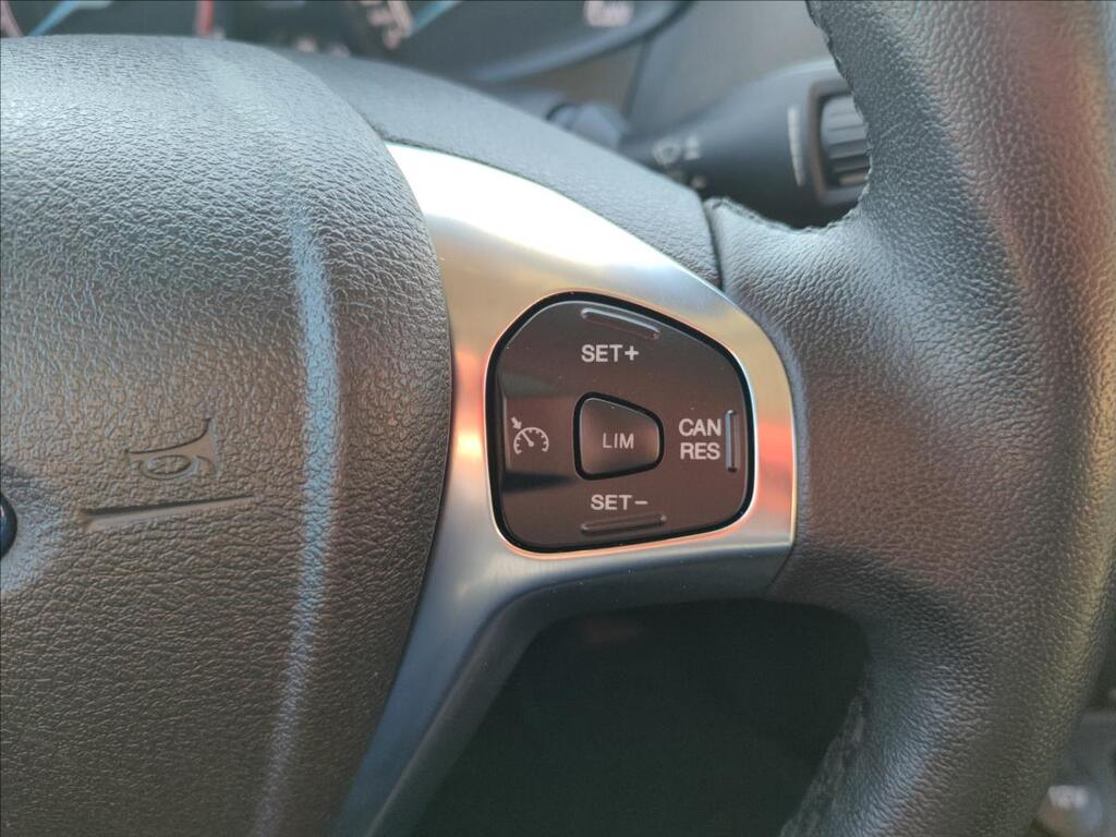 Ford Tourneo Courier 24