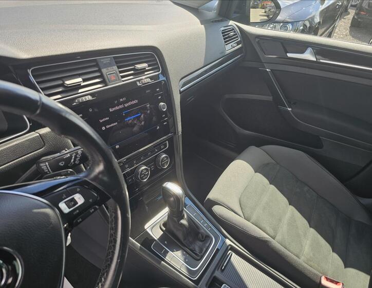 Volkswagen Golf 12
