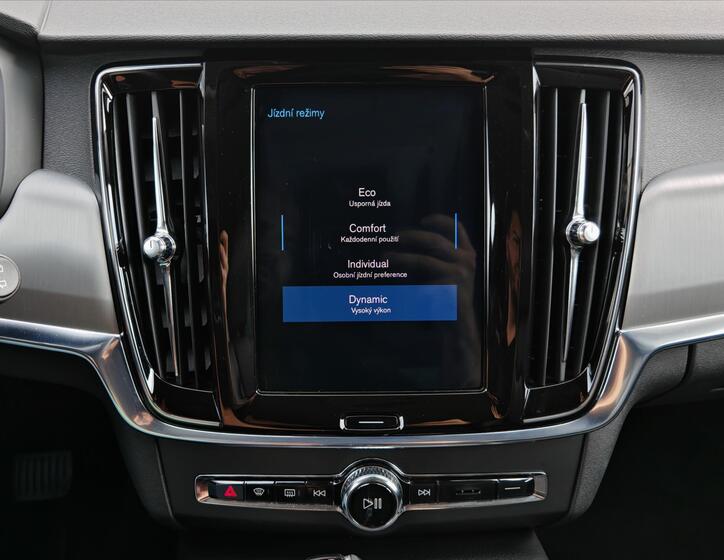 Volvo V90 30