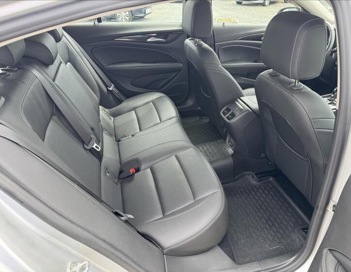 Opel Insignia 11