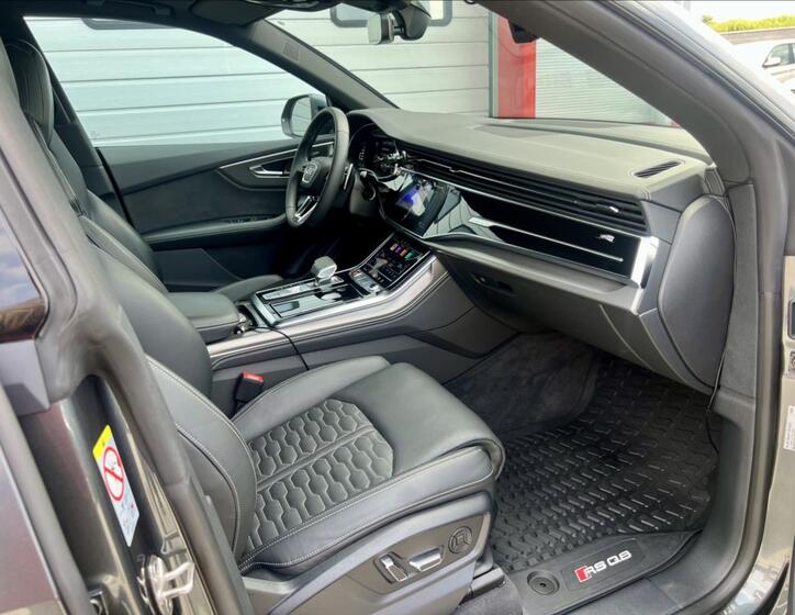 Audi RS Q8 22