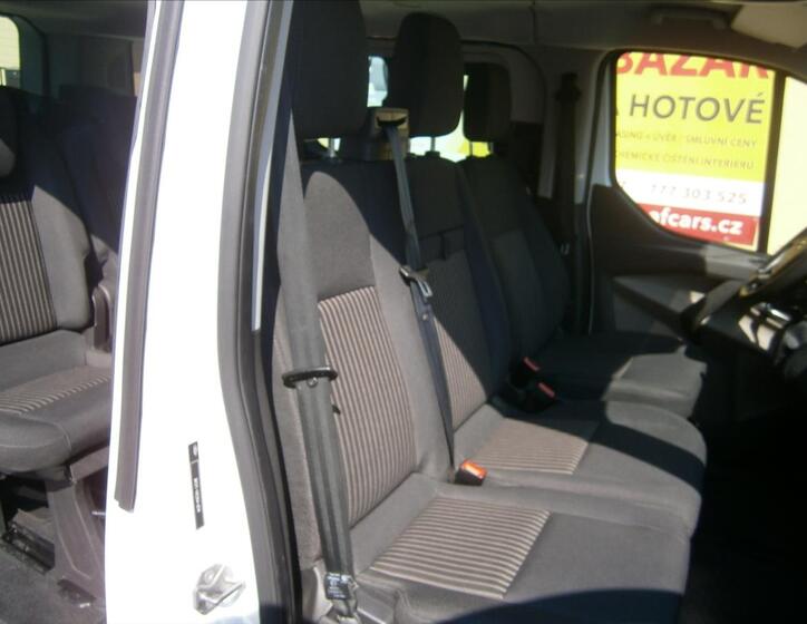 Ford Tourneo Custom 13