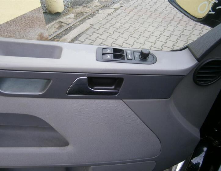 Volkswagen Multivan 14