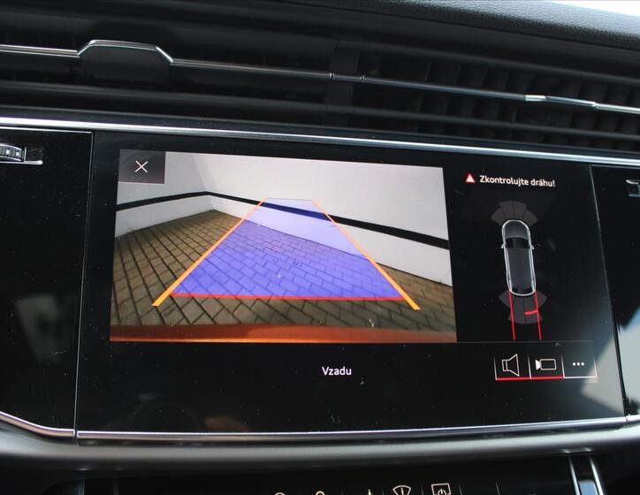 Audi Q8 22