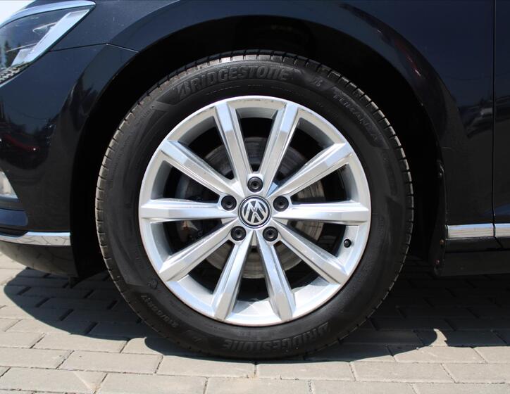 Volkswagen Passat 9