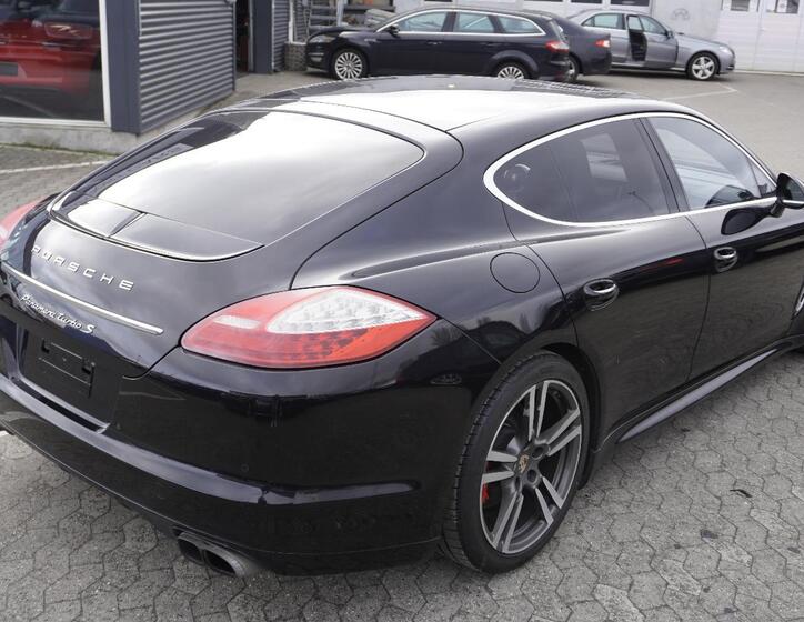 Porsche Panamera 13