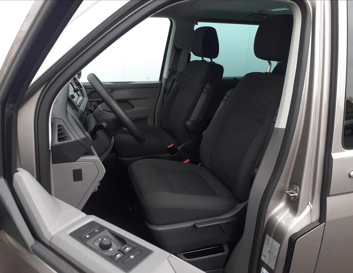 Volkswagen Caravelle 6