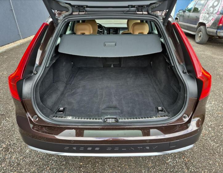 Volvo V90 11