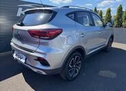 MG ZS 7