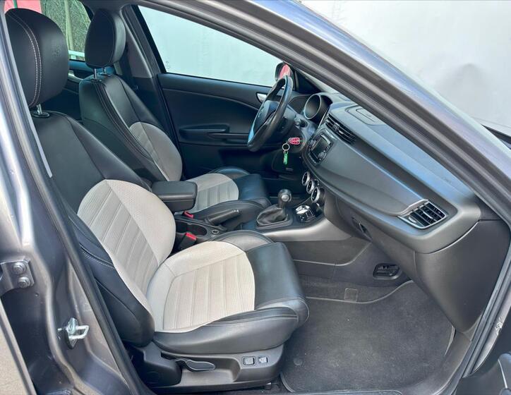Alfa Romeo Giulietta 12