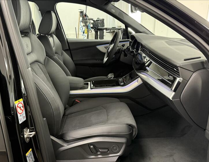Audi Q7 10