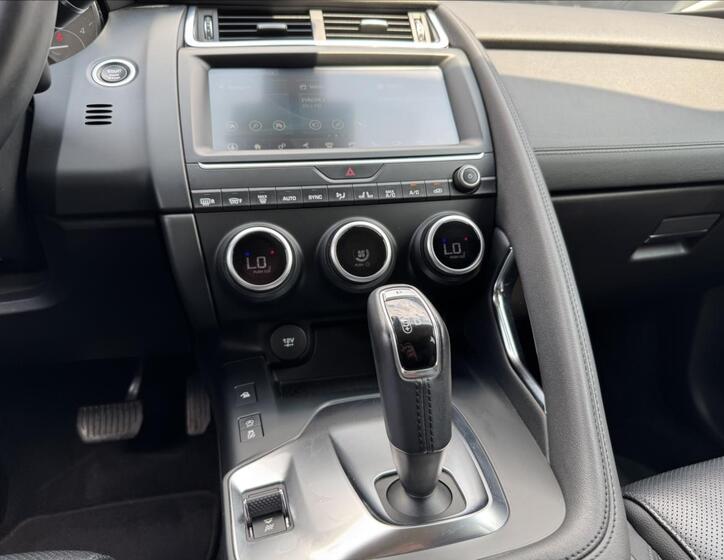 Jaguar E-Pace 12