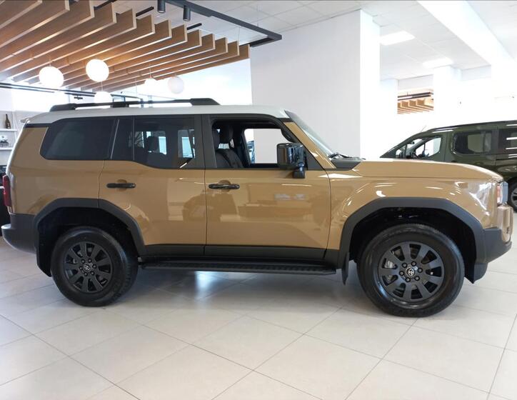 Toyota Land Cruiser 4