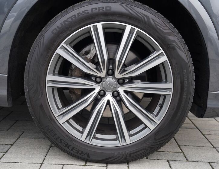 Audi Q8 11
