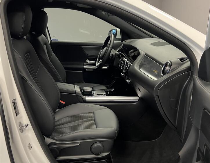 Mercedes-Benz GLA 7