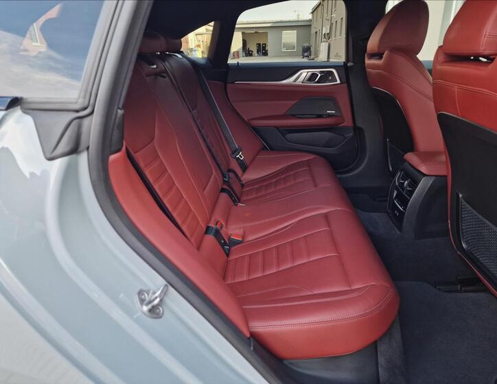 BMW i4 15