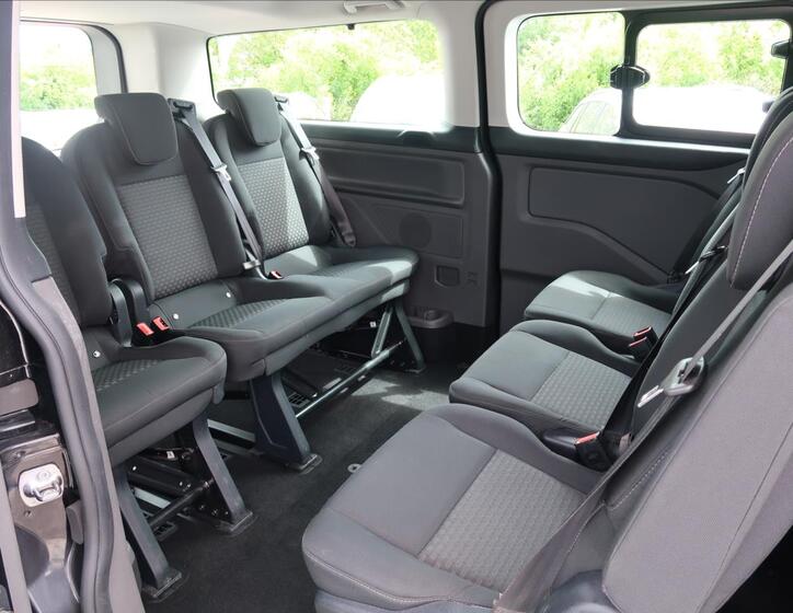 Ford Tourneo Custom 25