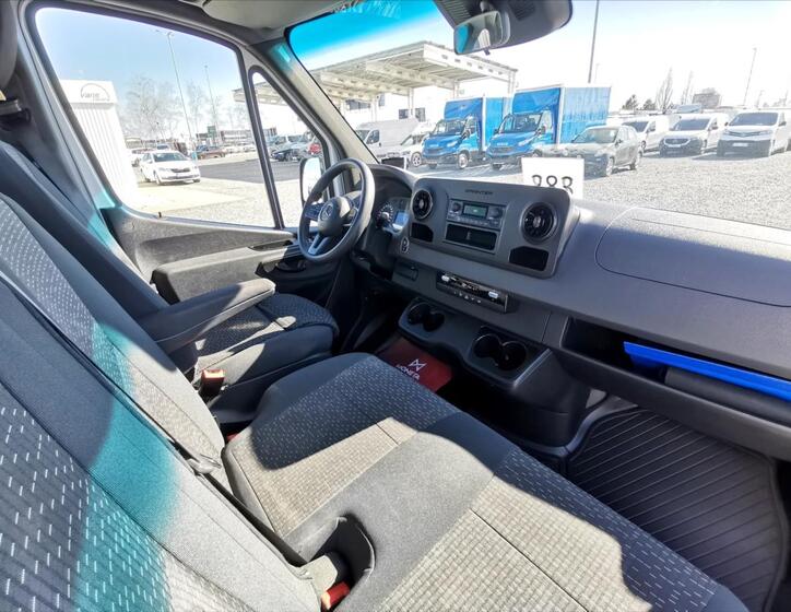 Mercedes-Benz Sprinter 10