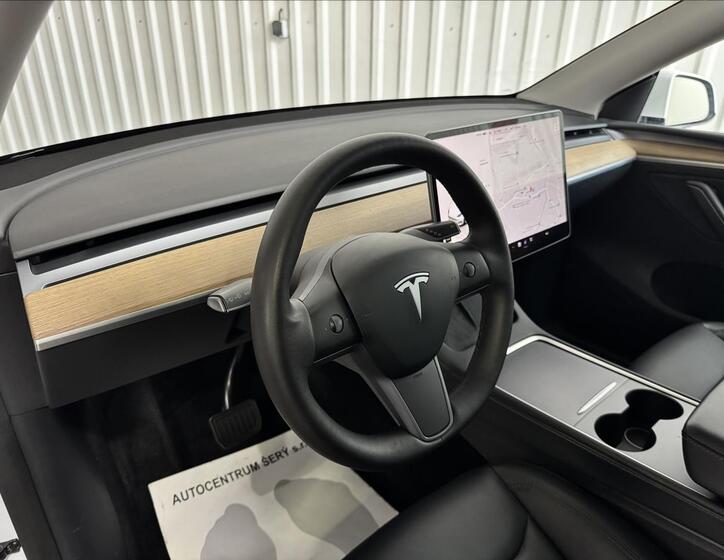 Tesla Model Y 15