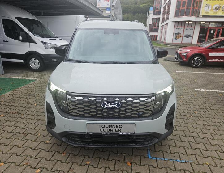 Ford Tourneo Courier 8