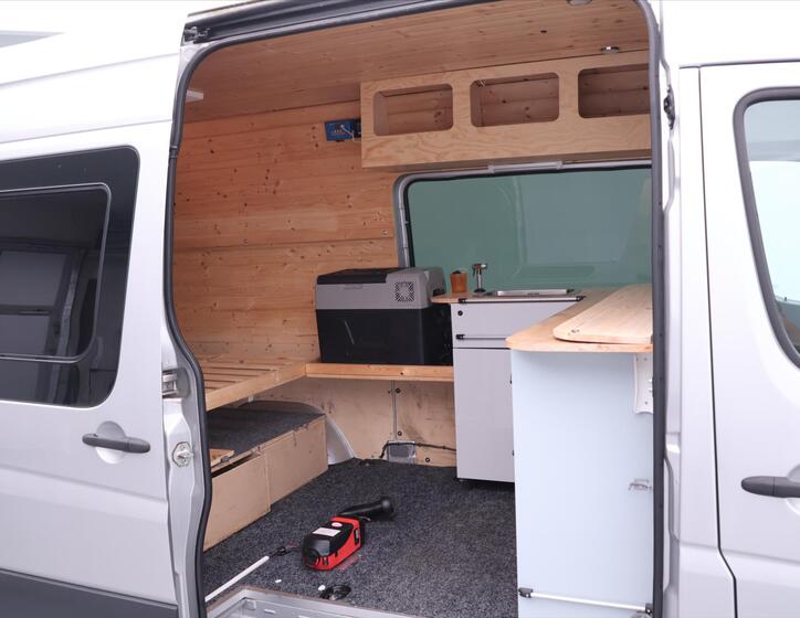 Mercedes-Benz Sprinter 13