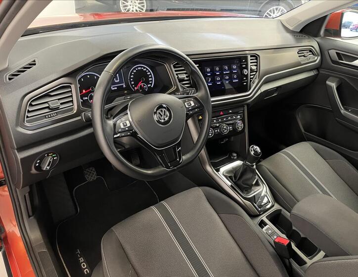 Volkswagen T-Roc 6