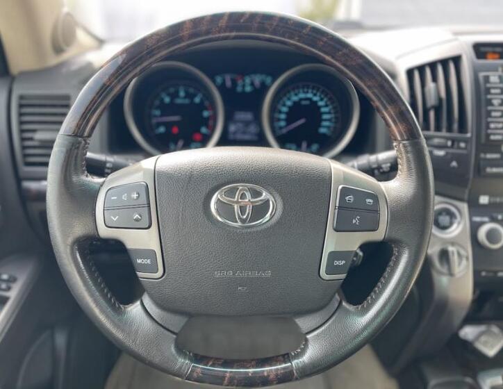 Toyota Land Cruiser 16