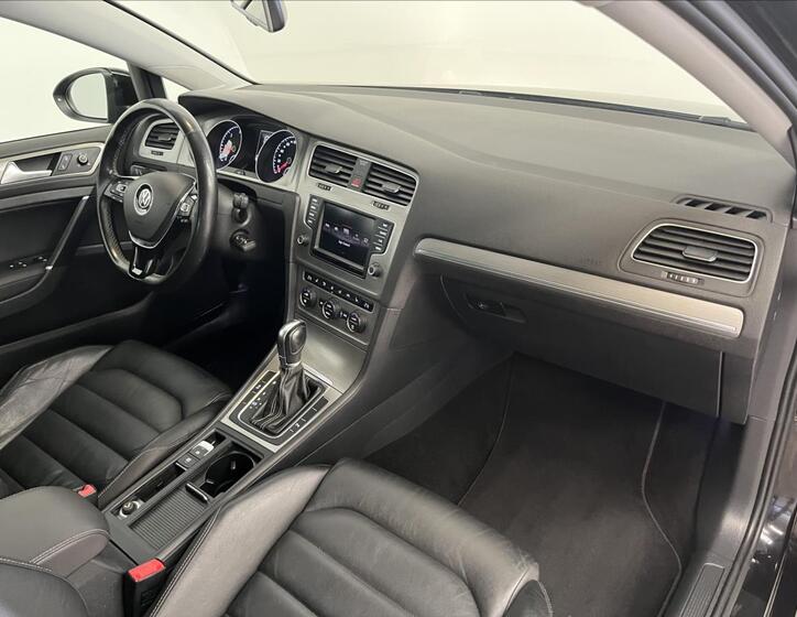 Volkswagen Golf 23