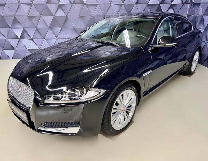 Jaguar XF 1