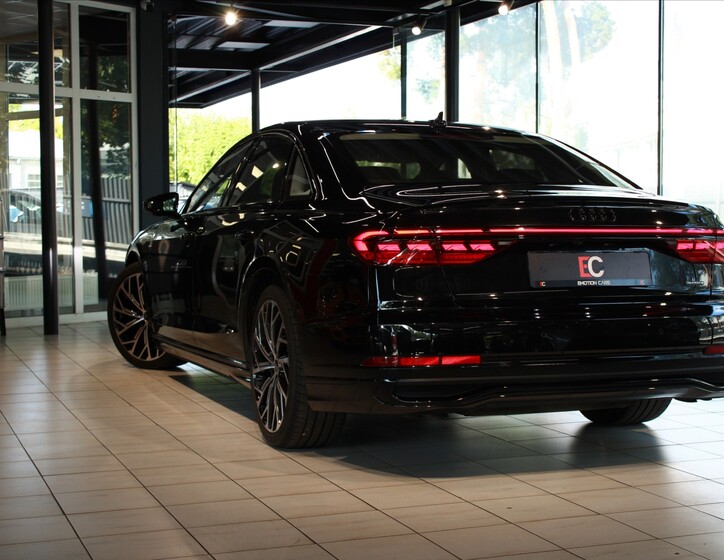 Audi A8 32